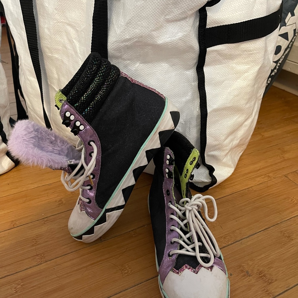 Irregular choice 8